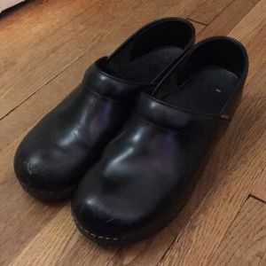Dansko Black Clogs - size 39 (8.5 - 9)